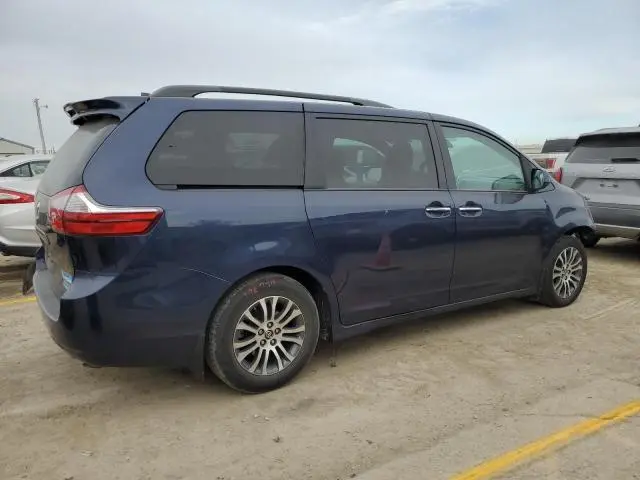 2019 TOYOTA SIENNA XLE  