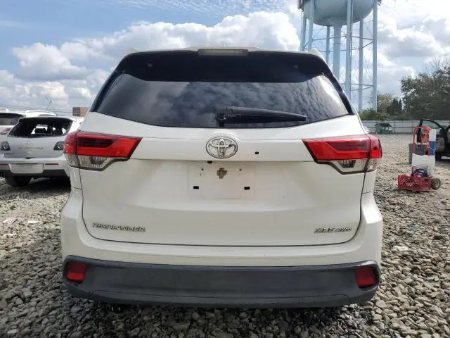 2018 TOYOTA HIGHLANDER SE  