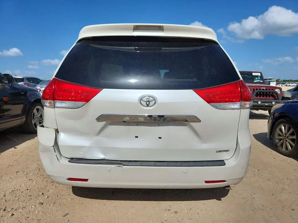 2013 TOYOTA SIENNA LIMITED 7-PASSENGER  