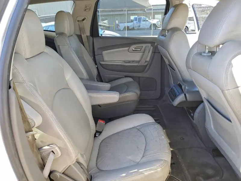 2011 CHEVROLET TRAVERSE LT  