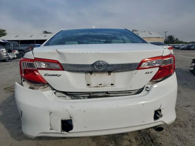 2014 TOYOTA CAMRY SE  