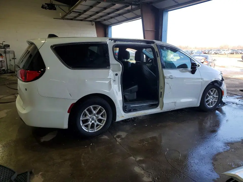 2025 CHRYSLER VOYAGER LX  