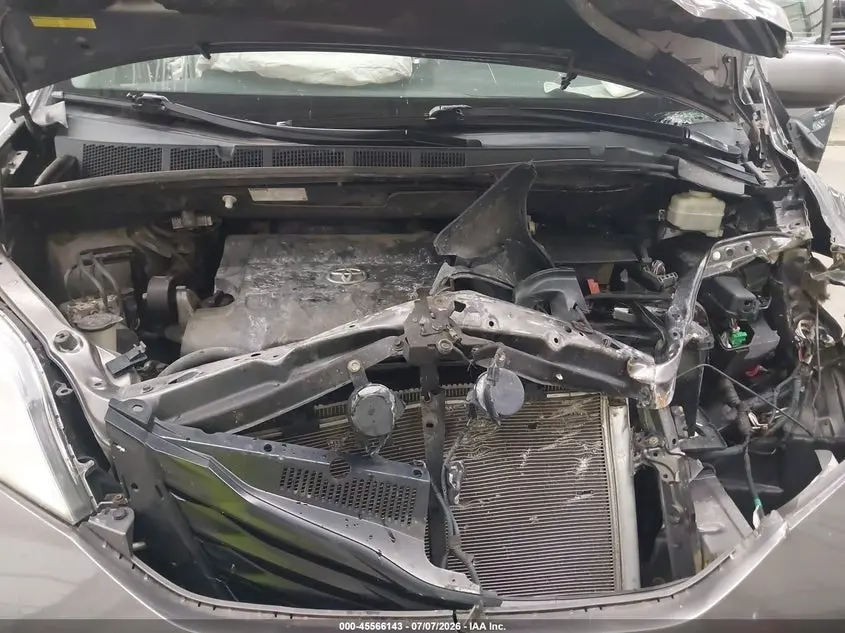 2011 TOYOTA SIENNA LE V6