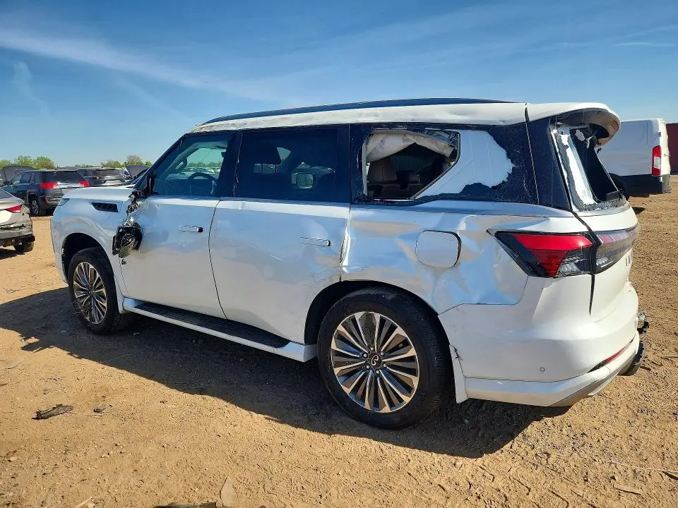 2026 INFINITI QX80 LUXE  