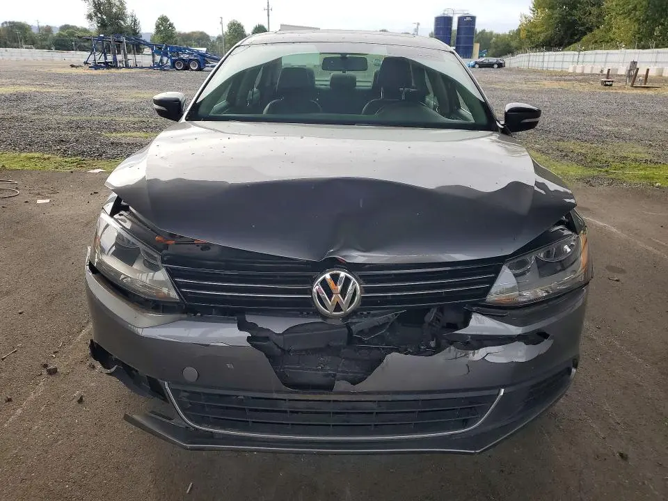 2013 VOLKSWAGEN JETTA SE  