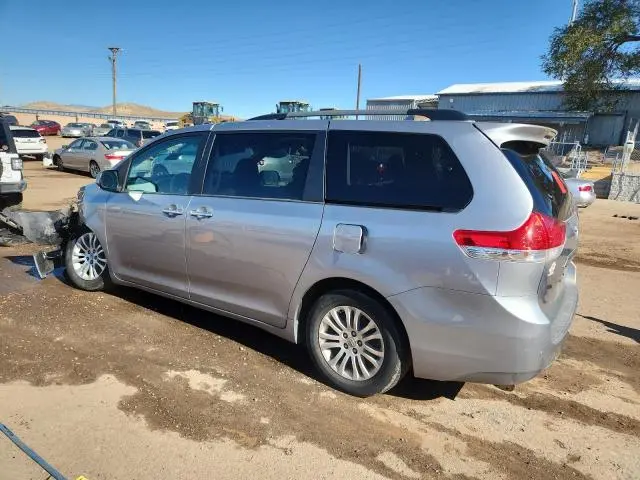 2013 TOYOTA SIENNA XLE  
