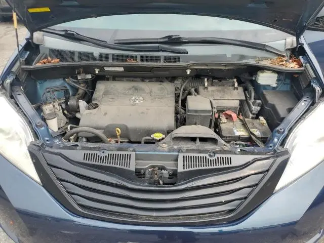 2011 TOYOTA SIENNA   