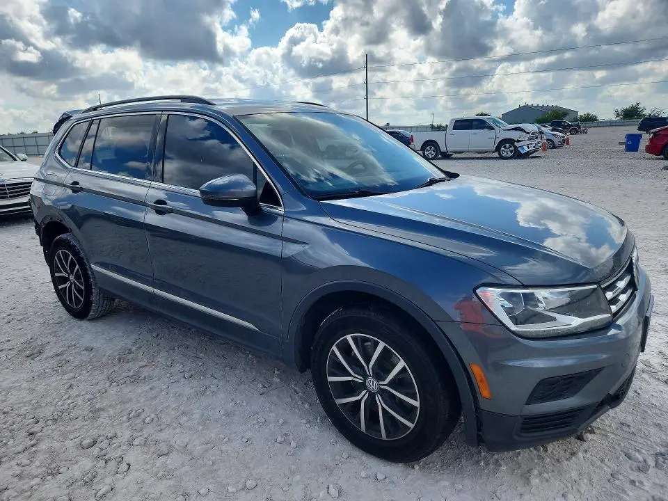 2020 VOLKSWAGEN TIGUAN SE  