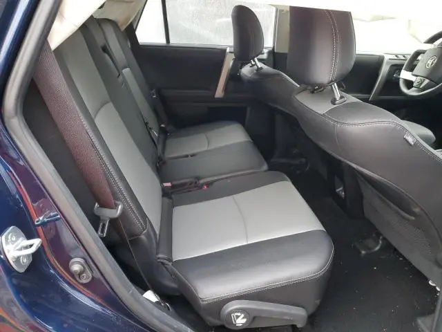 2023 TOYOTA 4RUNNER SE  