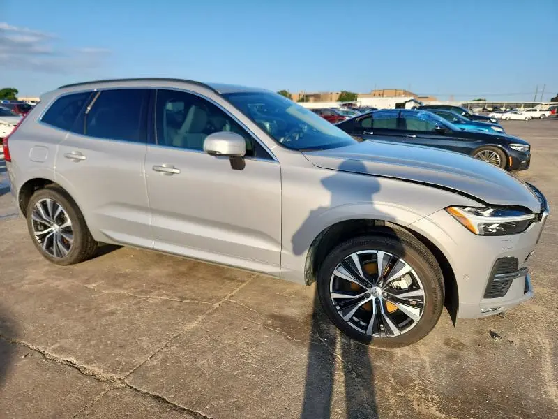 2022 VOLVO XC60 B5 MOMENTUM  
