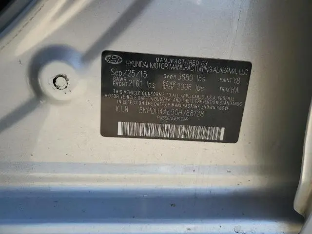 2016 HYUNDAI ELANTRA SE  