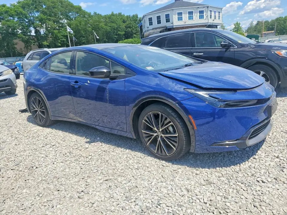 2024 TOYOTA PRIUS XLE  