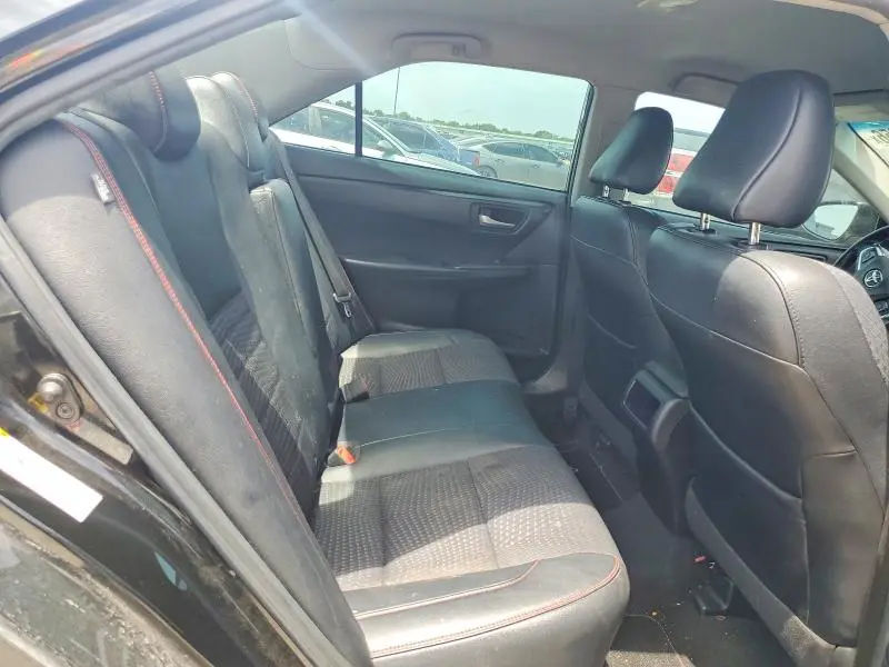 2015 TOYOTA CAMRY SE  