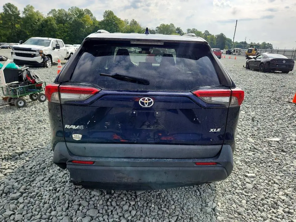 2022 TOYOTA RAV4 XLE  