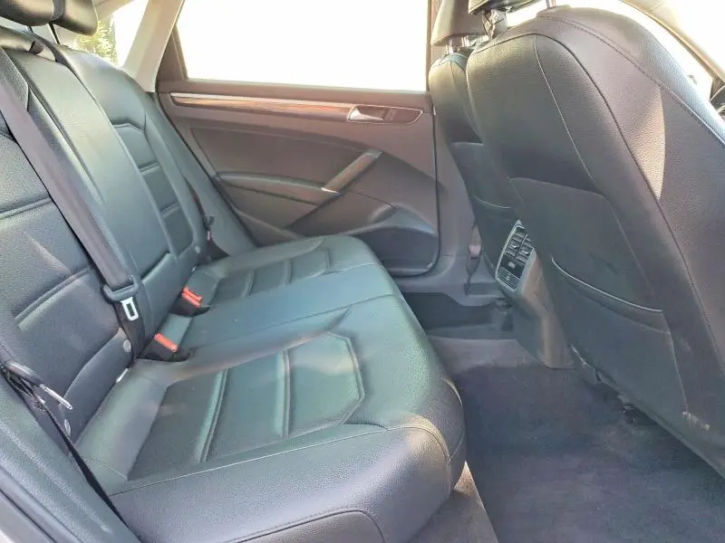 2017 VOLKSWAGEN PASSAT SE  