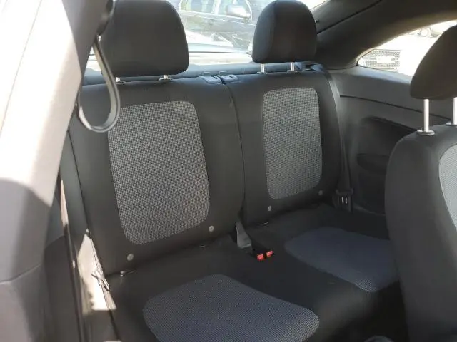 2019 VOLKSWAGEN BEETLE S  