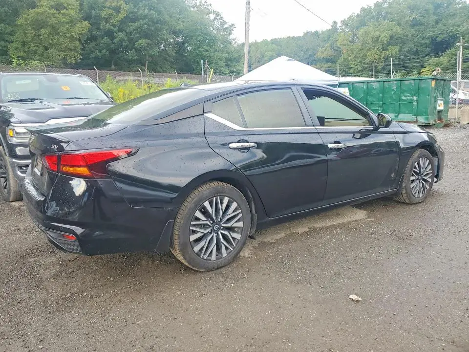 2023 NISSAN ALTIMA SV  