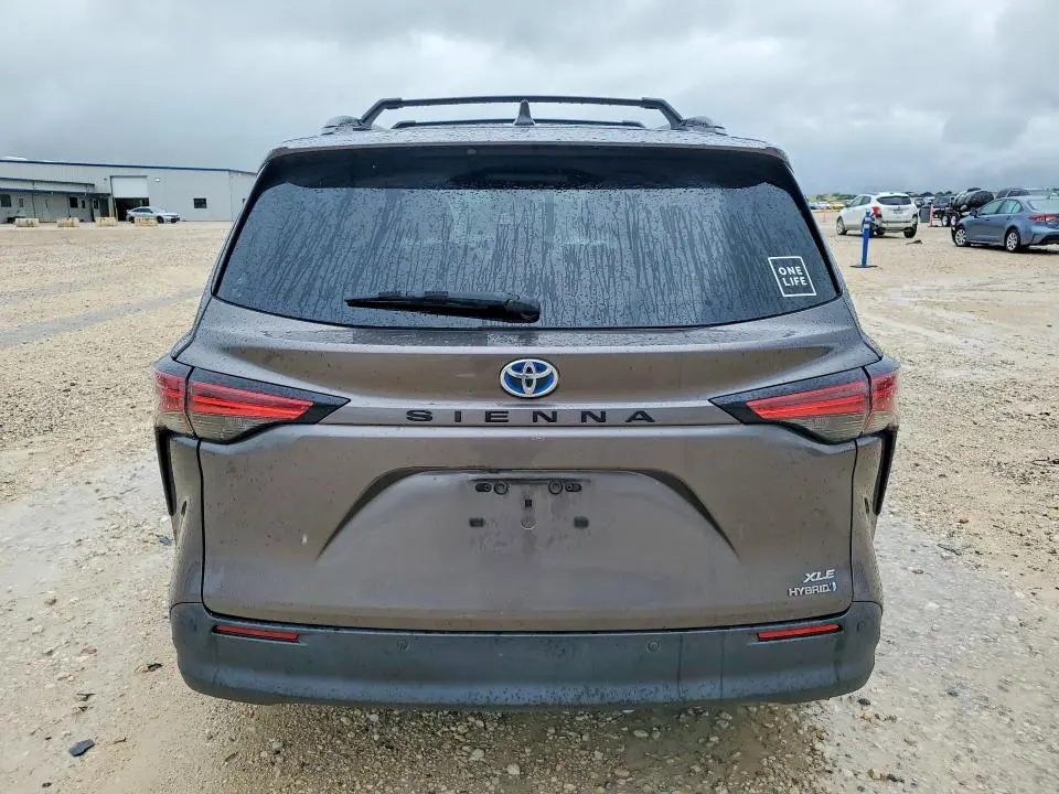 2022 TOYOTA SIENNA   