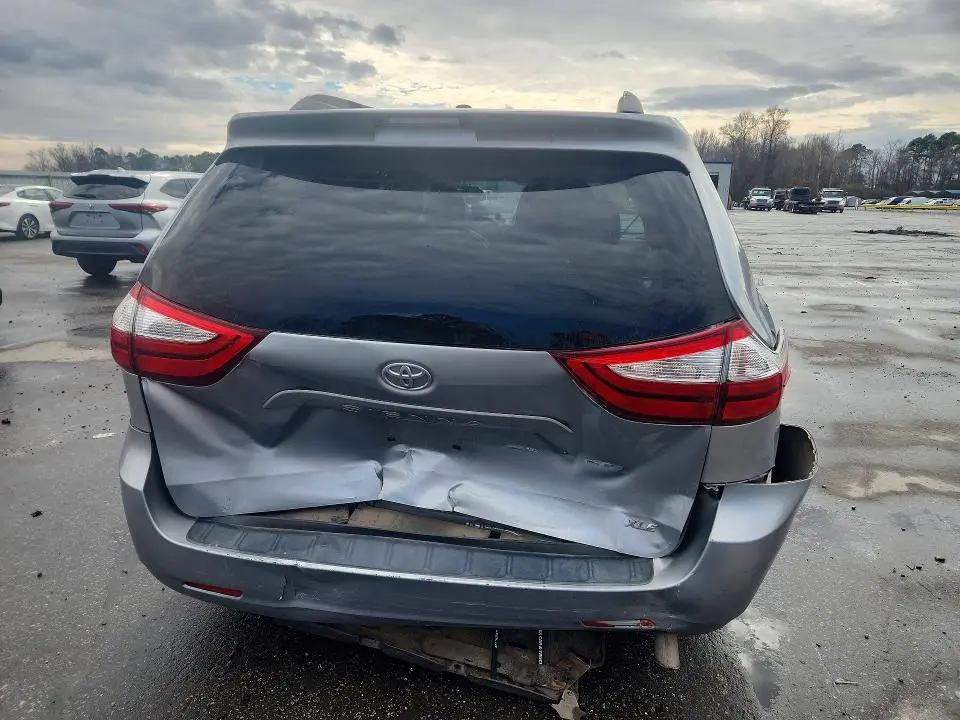 2015 TOYOTA SIENNA XLE 8-PASSENGER  