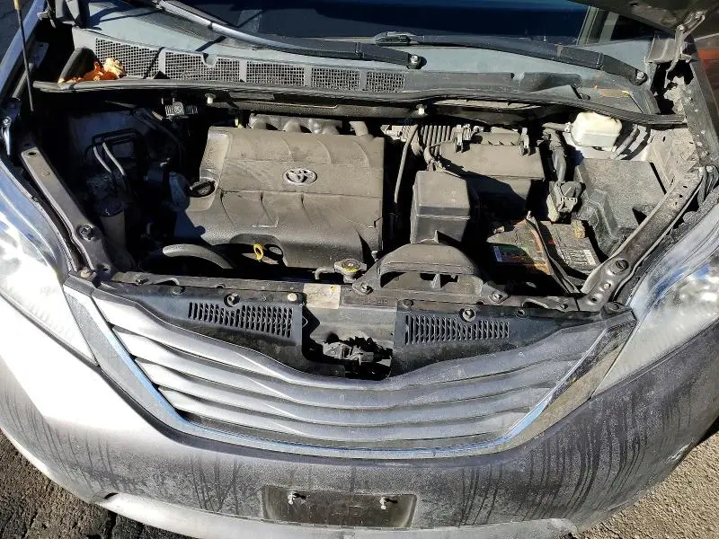 2011 TOYOTA SIENNA XLE  