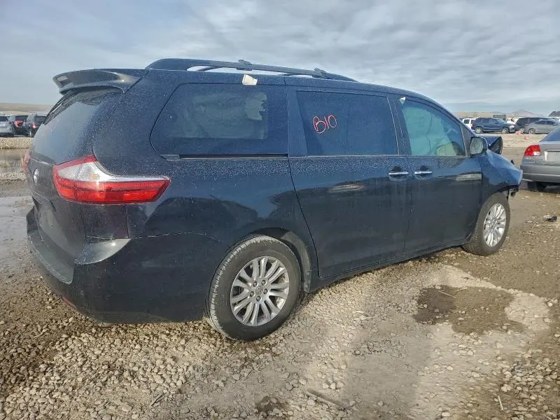 2016 TOYOTA SIENNA XLE  