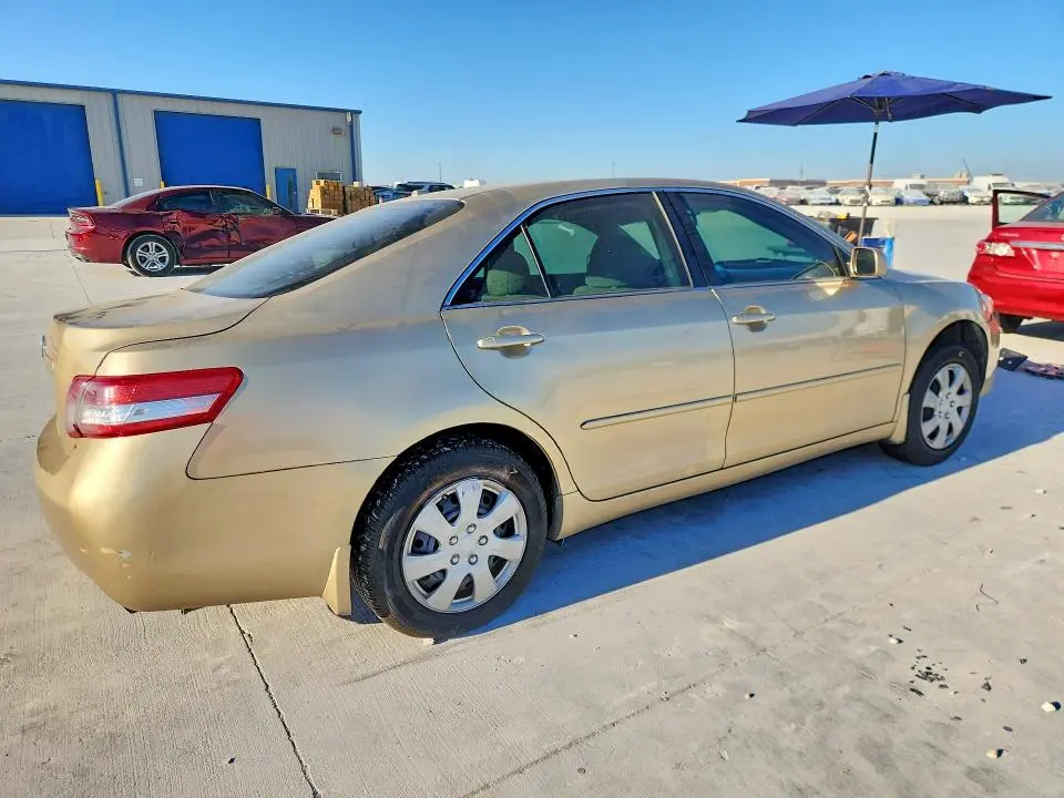 2010 TOYOTA CAMRY LE  
