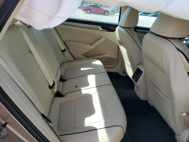 2016 VOLKSWAGEN PASSAT SE