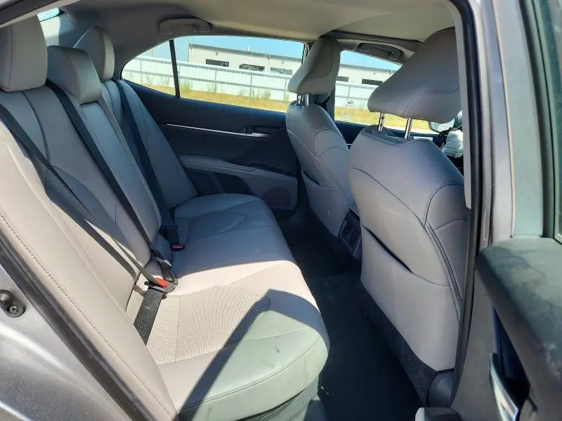 2021 TOYOTA CAMRY XLE  