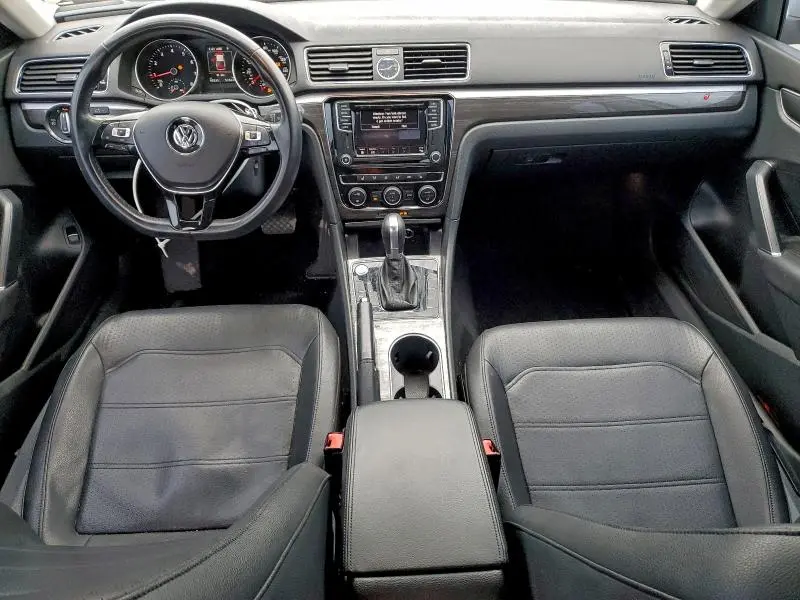2017 VOLKSWAGEN PASSAT SE  