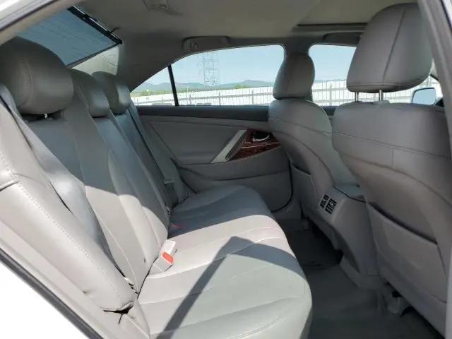 2011 TOYOTA CAMRY SE  