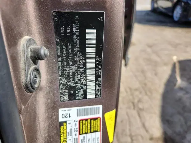 2019 TOYOTA SIENNA XLE  