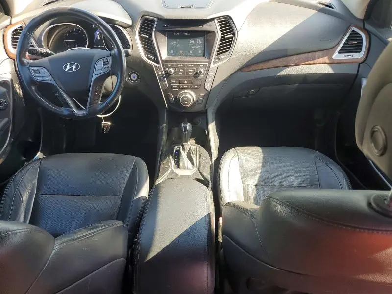 2017 HYUNDAI SANTA FE SE  