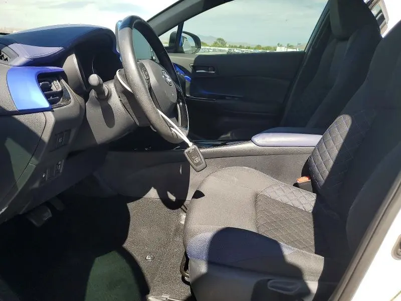 2021 TOYOTA C-HR XLE  