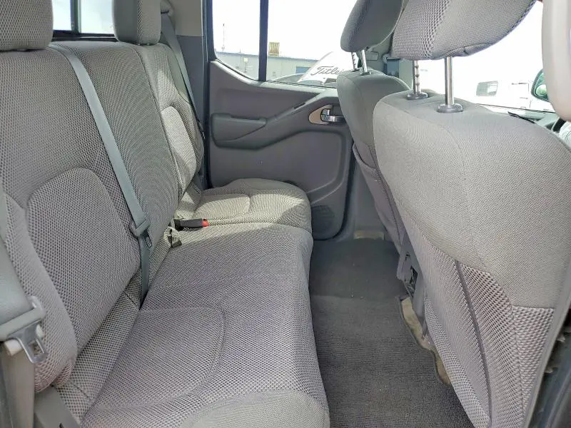 2017 NISSAN FRONTIER SV  
