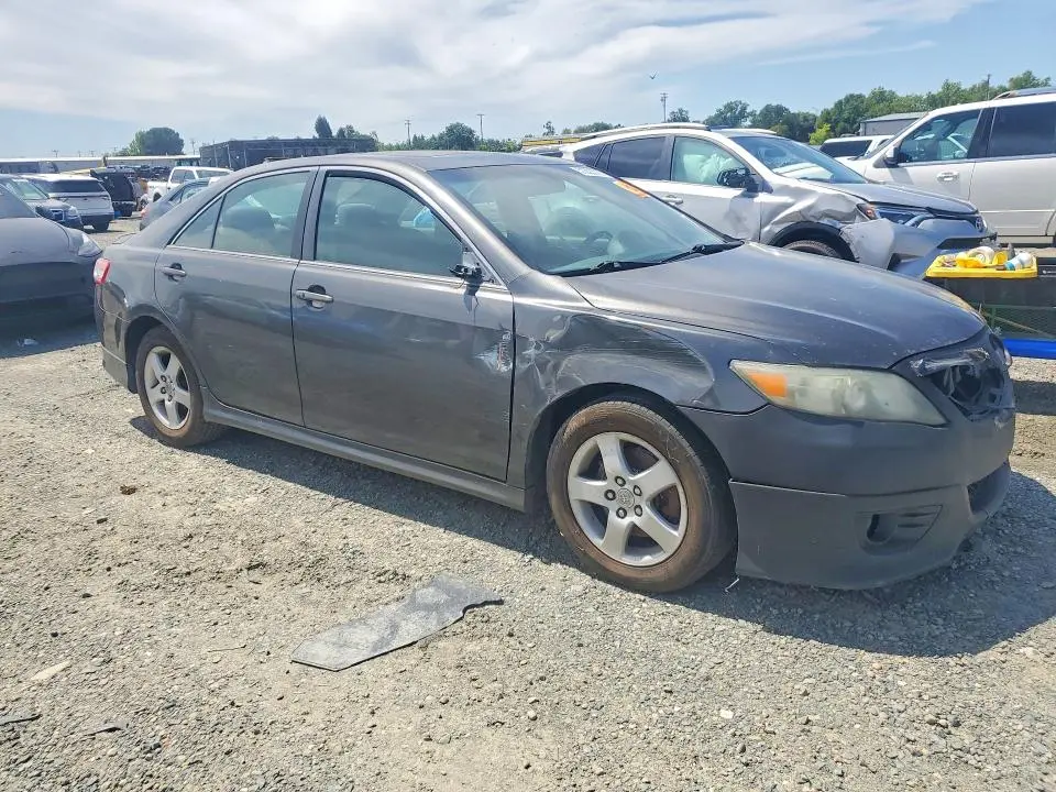 2011 TOYOTA CAMRY SE  