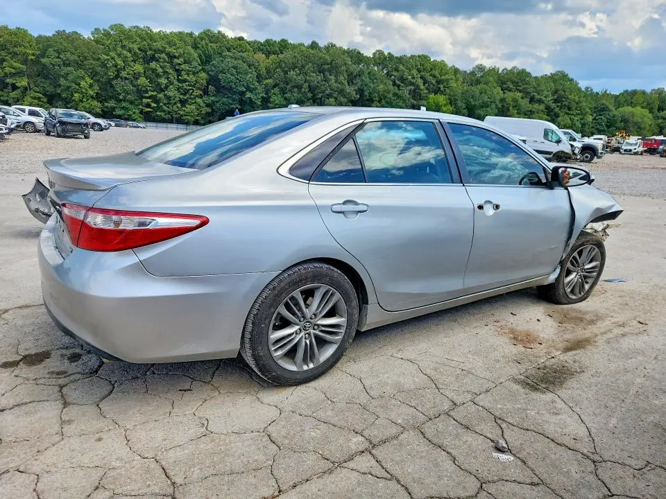 2016 TOYOTA CAMRY SE  