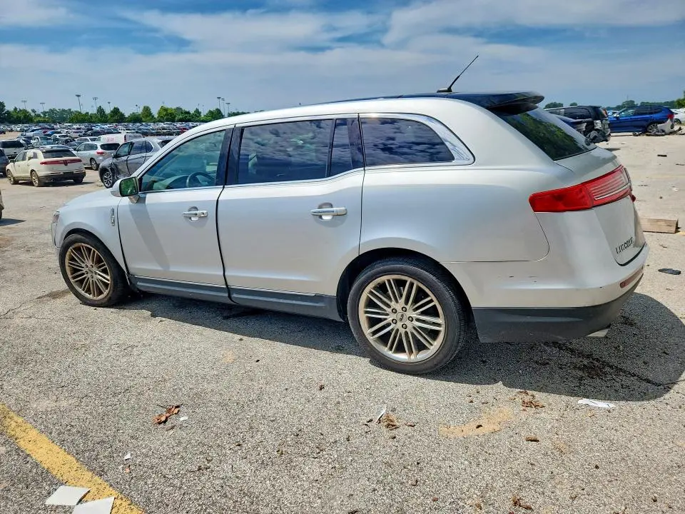2015 LINCOLN MKT   