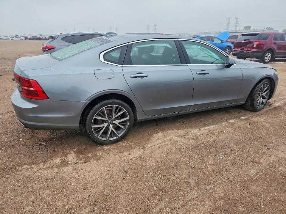 2018 VOLVO S90 T5 MOMENTUM  