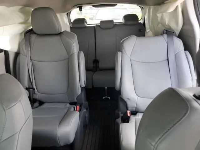 2024 TOYOTA SIENNA XLE
