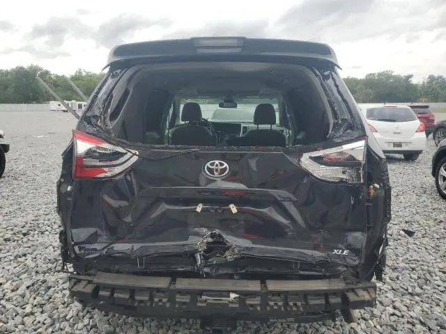 2020 TOYOTA SIENNA XLE  