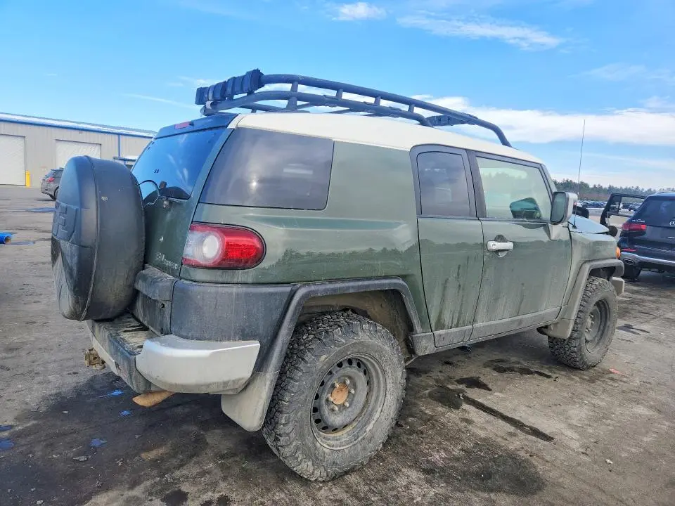 2013 TOYOTA FJ CRUISER   