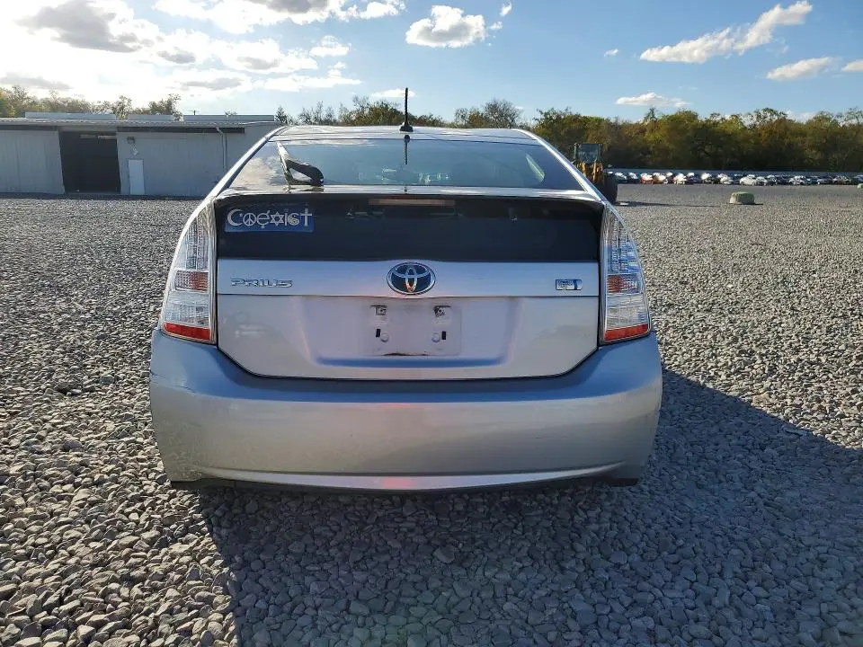 2010 TOYOTA PRIUS III  