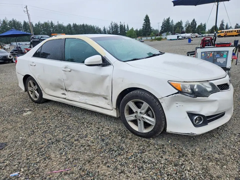 2014 TOYOTA CAMRY SE  