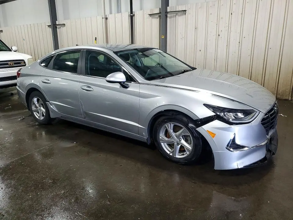 2022 HYUNDAI SONATA SE  