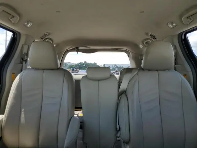 2014 TOYOTA SIENNA XLE  