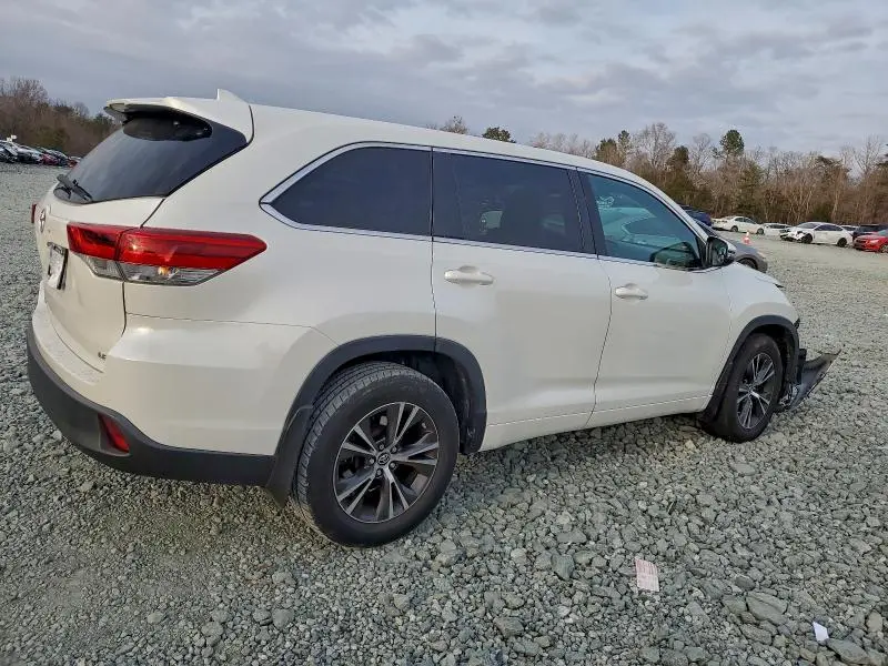 2018 TOYOTA HIGHLANDER LE  