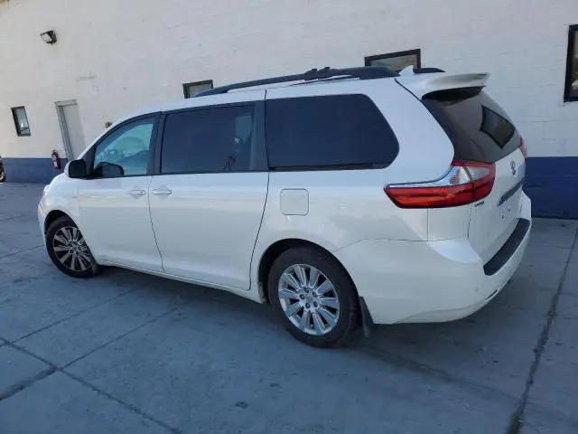 2016 TOYOTA SIENNA XLE  