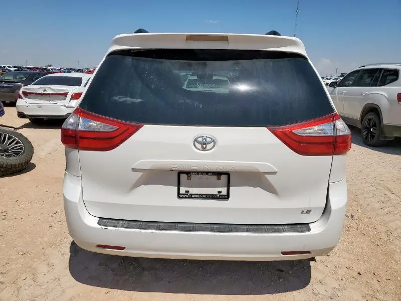 2016 TOYOTA SIENNA LE  