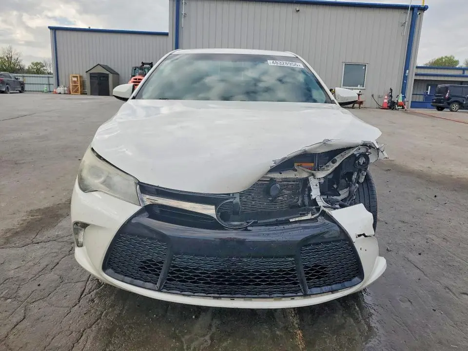 2015 TOYOTA CAMRY SE  