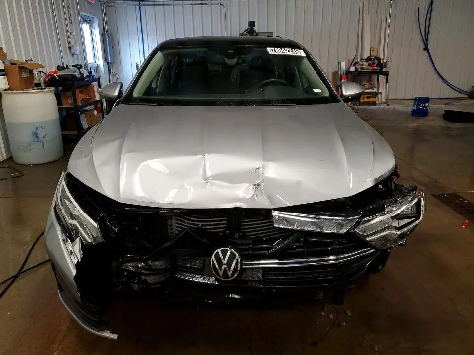 2024 VOLKSWAGEN JETTA SE  